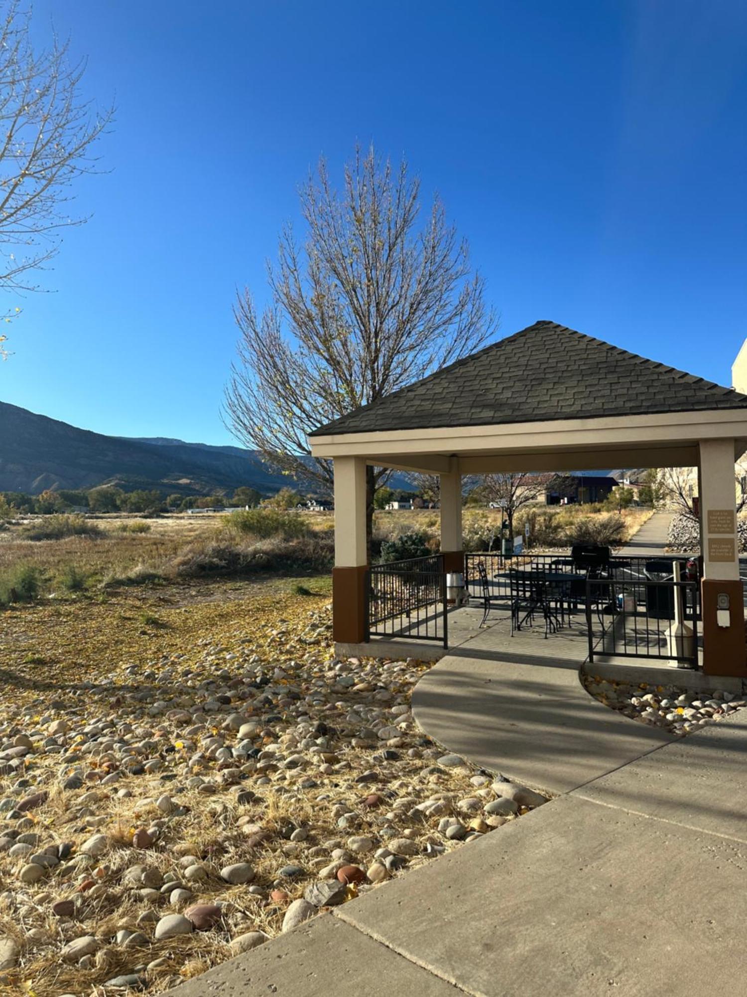 Western Slope Suites Parachute Экстерьер фото